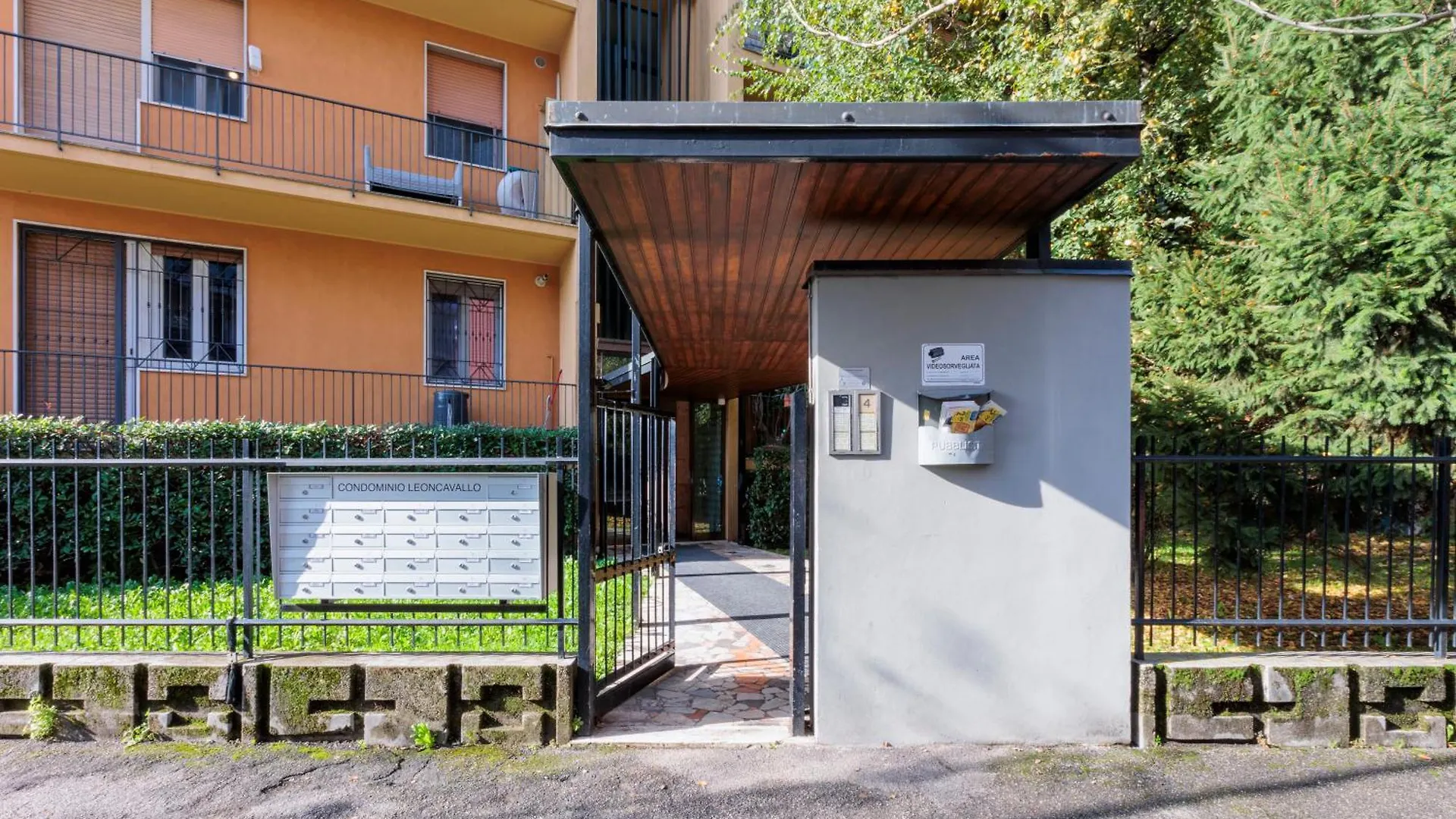 White Pearl Bgy Station Apartment Bergamo Italy