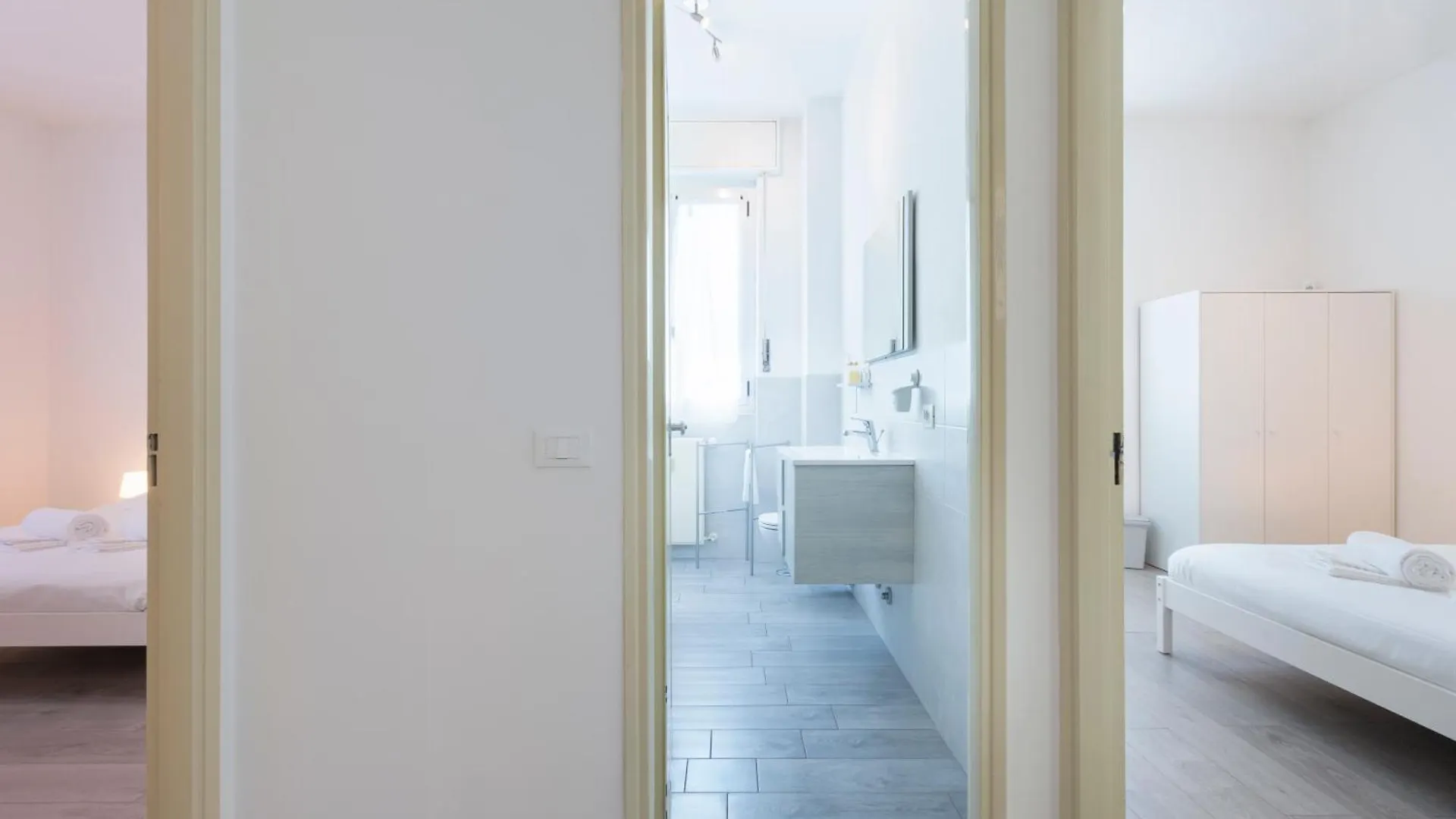 White Pearl Bgy Station Apartment Bergamo 0*,  Italy